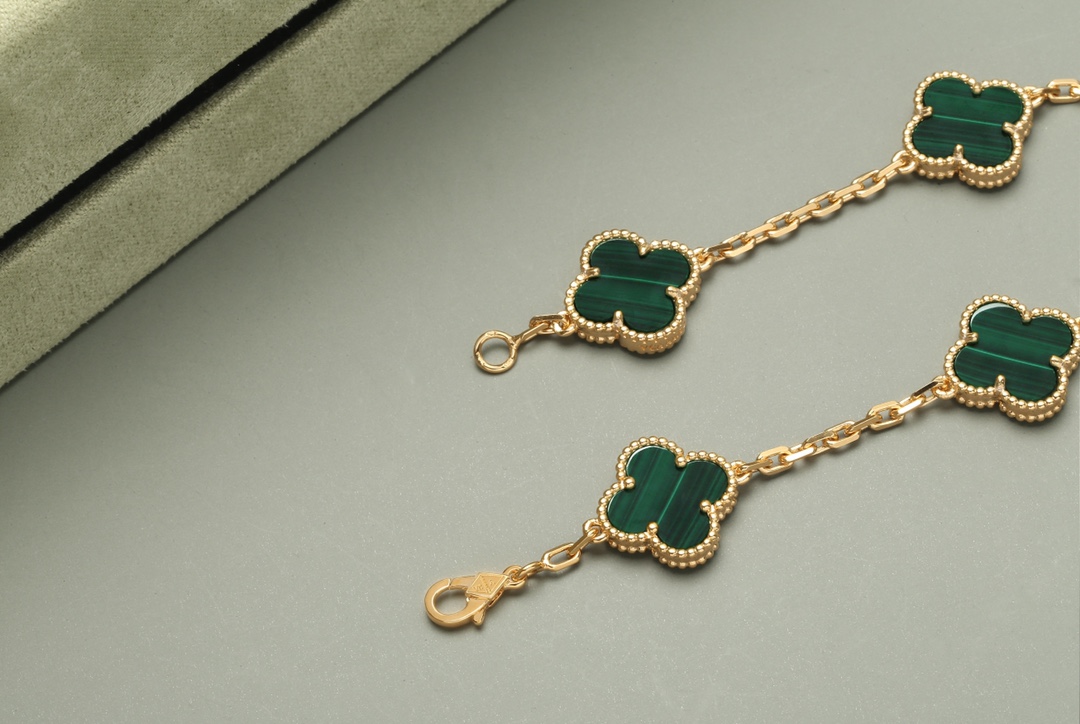 VCA Vintage Alhambra bracelet, 5 motifs Yellow gold, Malachite