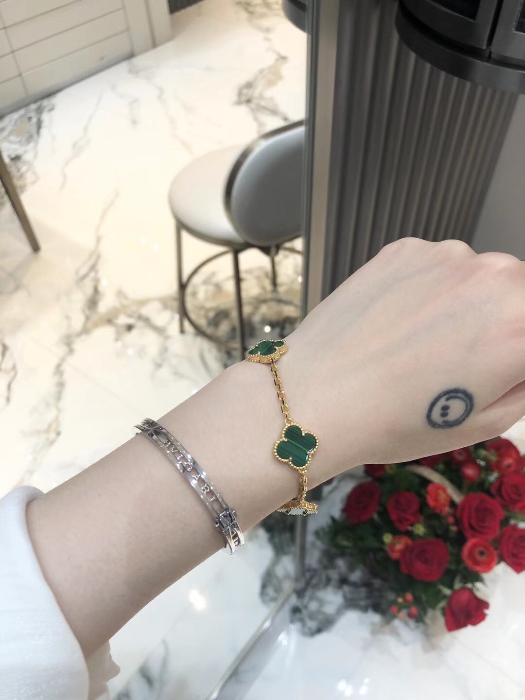 STACKING Van Cleef & Arpels Vintage Alhambra bracelet, 5 motifs Yellow gold, Malachite