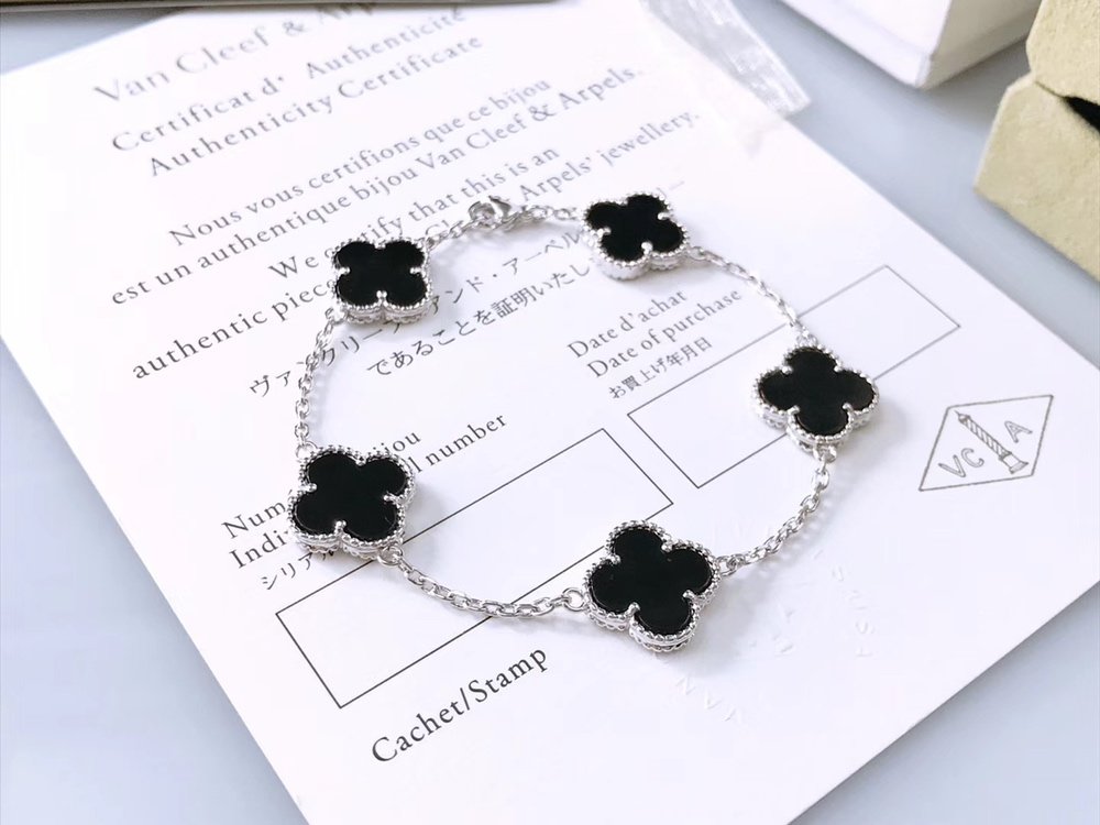Vintage Alhambra bracelet 5 motifs white gold black onyx