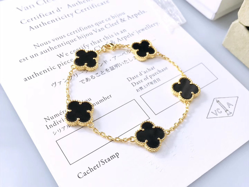 Van Cleef & Arpels Vintage Alhambra bracelet 5 motifs yellow gold onyx VCARA41300