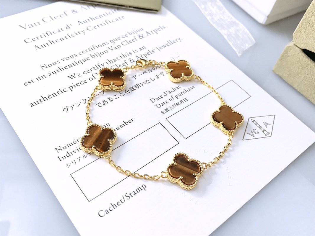 Van Cleef & Arpels Tiger Eye Vintage Alhambra bracelet 5 motifs yellow gold