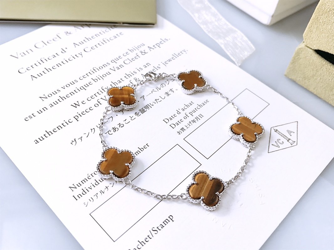 Van Cleef & Arpels Tiger Eye Vintage Alhambra bracelet 5 motifs white gold