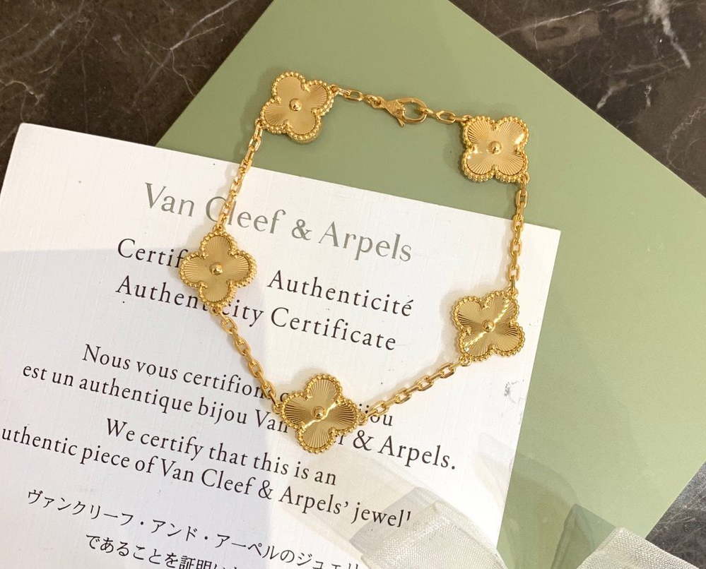 Van Cleef & Arpels Vintage Alhambra Bracelet 5 Motifs Yellow Gold VCARP3JK00 Van Cleef & Arpels Vintage Alhambra Bracelet 5 Motifs Yellow Gold VCARP3JK00