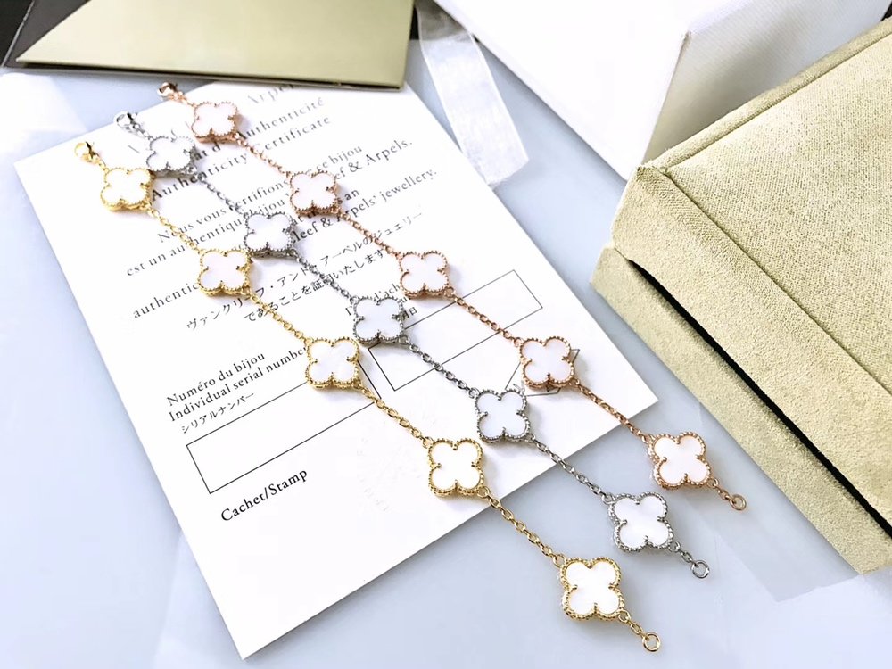 Van Cleef & Arpels Vintage Alhambra bracelet 5 motifs white mother-of-pearl in yellow, white, rose gold Van Cleef & Arpels Vintage Alhambra bracelet 5 motifs white mother-of-pearl in yellow, white, rose gold