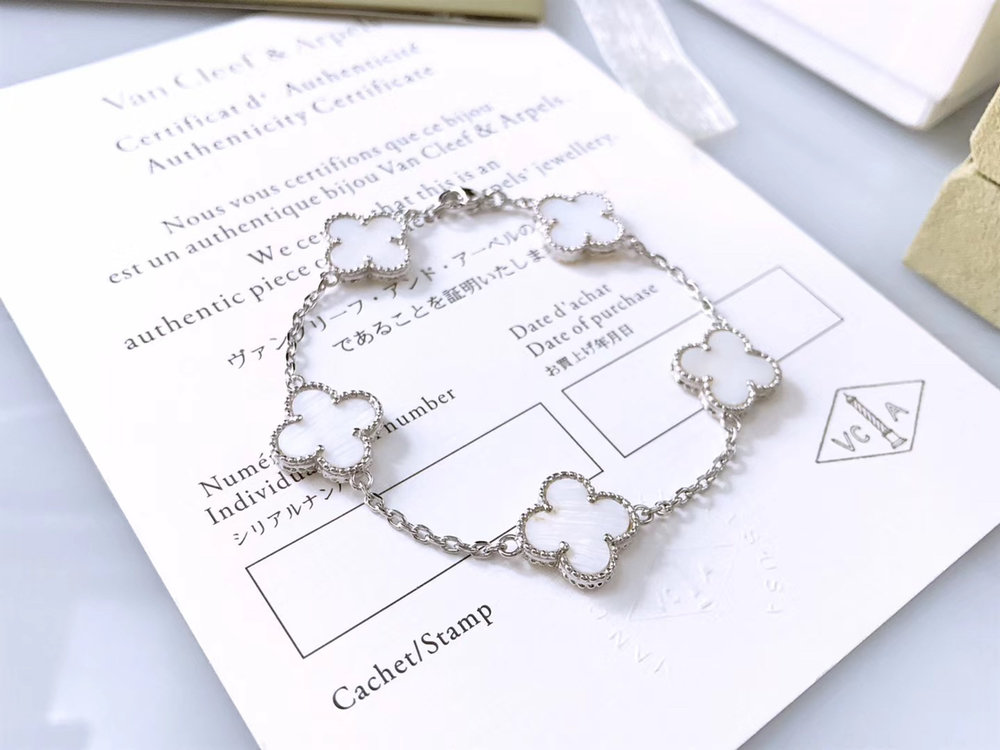 Vintage Alhambra bracelet, 5 motifs white gold white mother-of-pearl Vintage Alhambra bracelet, 5 motifs white gold white mother-of-pearl