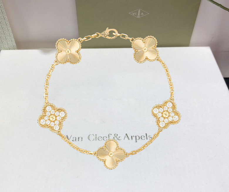 VCA Yellow Gold Diamond Vintage Alhambra Bracelet 5 Motifs VCARP4KN00