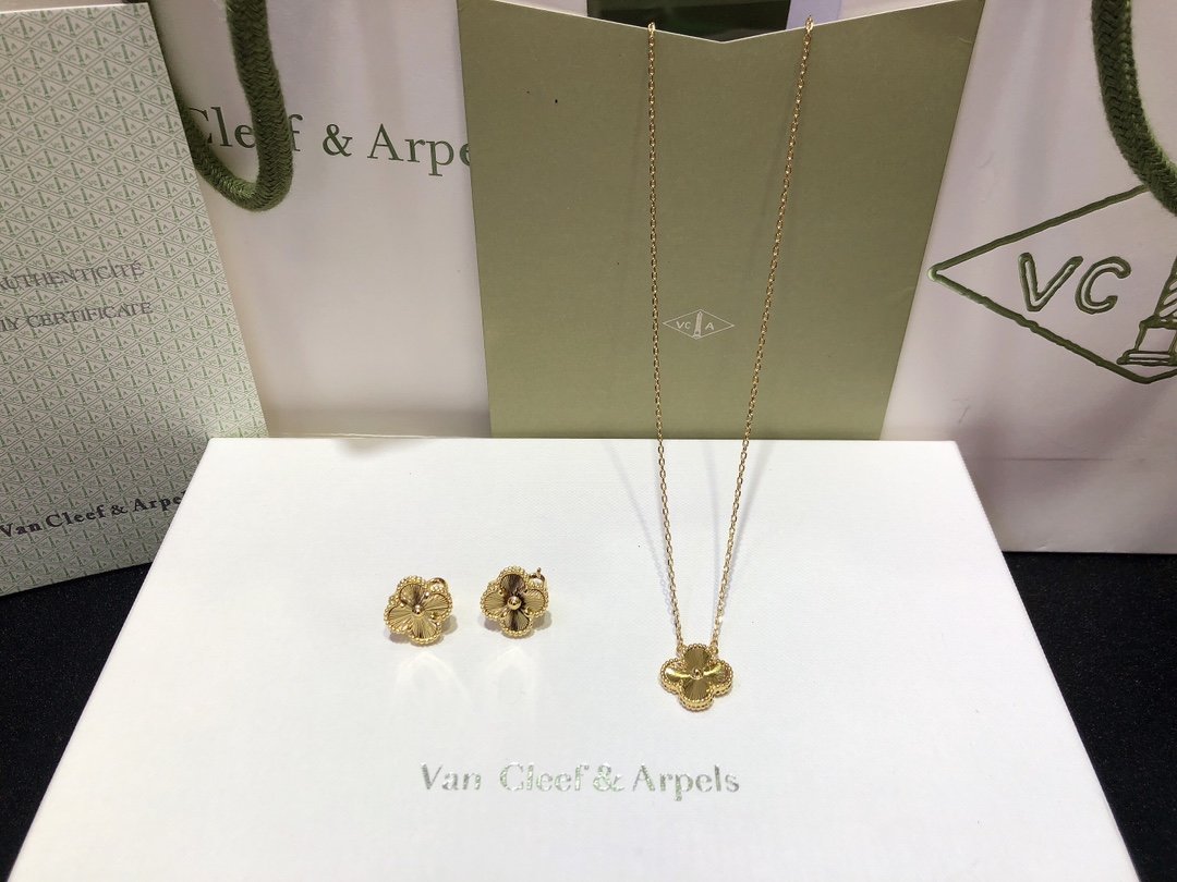 Van Cleef & Arpels Vintage Alhambra Pendant, Earrings Yellow Gold Van Cleef & Arpels Vintage Alhambra Pendant, Earrings Yellow Gold