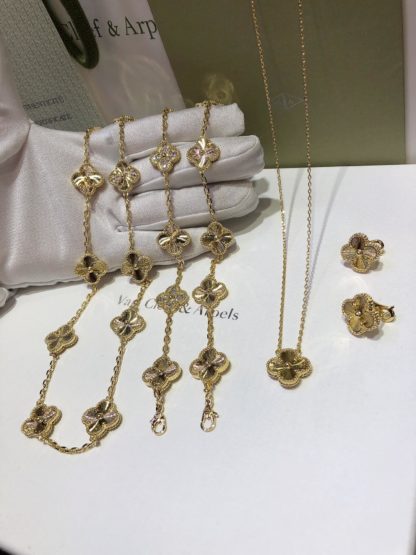 Van Cleef & Arpels Vintage Alhambra Pendant, Earrings, bracelet Yellow Gold