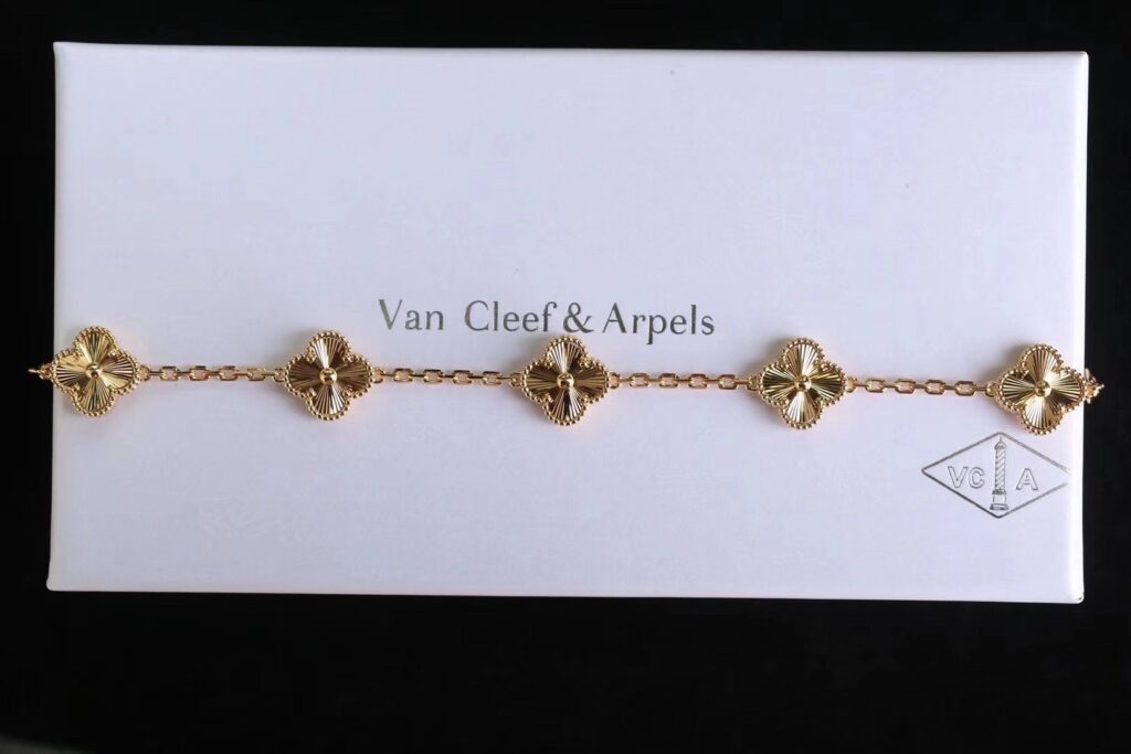VAN CLEEF ARPELS bracelet Yellow gold 5 motifs