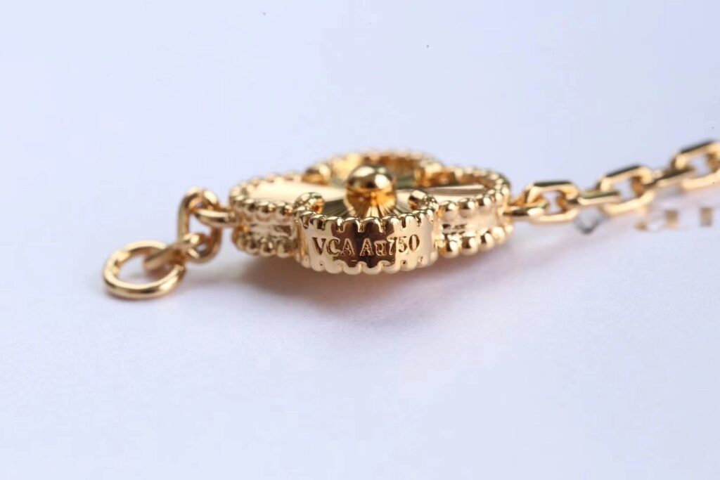 VAN CLEEF bracelet Yellow gold 5 motifs