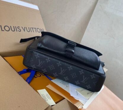 M30746 Louis Vuitton NEW MESSENGER