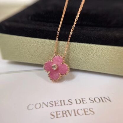 Van Cleef & Arpels Vintage Alhambra necklace rhodonite and rose gold. Diamond. limited edition