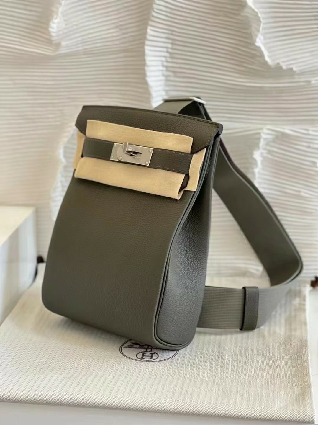 So fashionable ~ HERMES HAC A DOS BACKPACK PM IN ETAIN, ETOUPE, GOLD,  BLACK, TRENCH, DEEP BLUE : u/HooooGoods