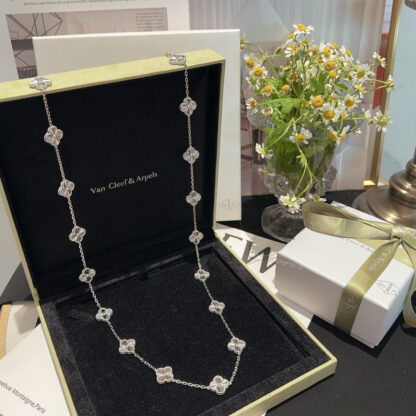 Van Cleef & Arpels long necklace 20 motif Vintage Alhambra Guilloche white gold